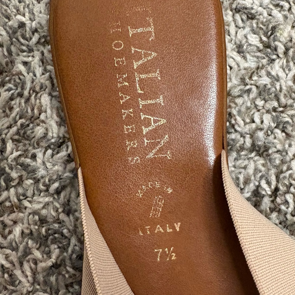 Italian Shoemaker Thong Sandals with Tan strap and Gold Accent - Picture 4 of 4
